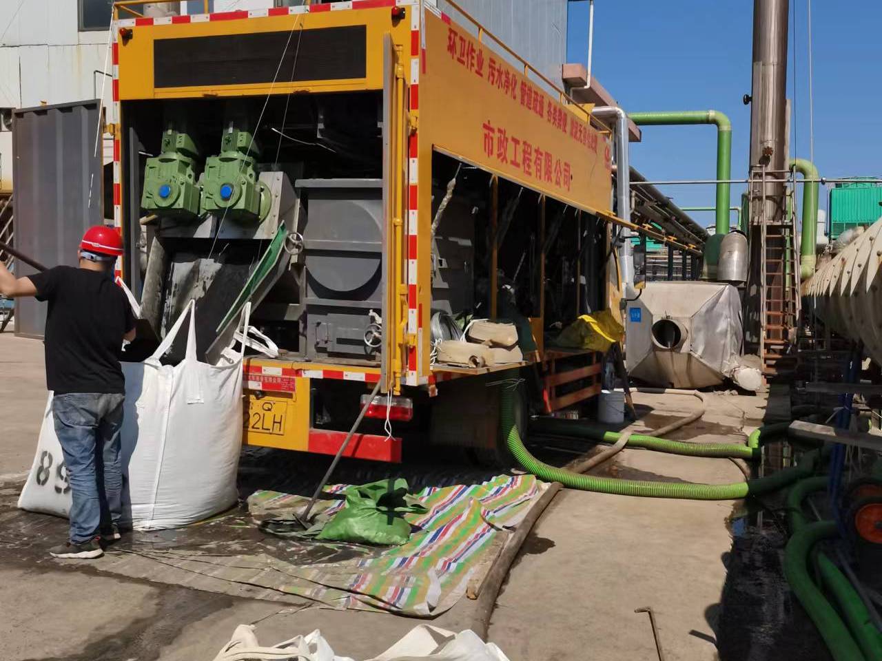 荣昌淤泥压干处理